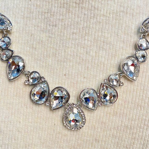 Silver Tone Princess Necklace Clear Tear Drop Rhinestones Varying Sizes - Picture 2 of 10